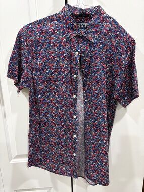 Men's Short Sleeve Button Down Shirt - Floral/Polka Dot pattern - Medium.  RYE
